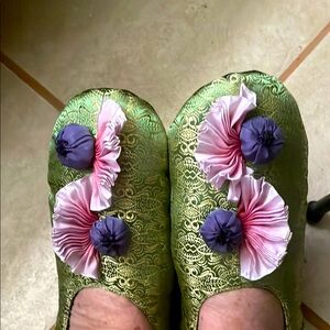 Goody Goody Bon Bon luxury slippers , size Woman’s Large
